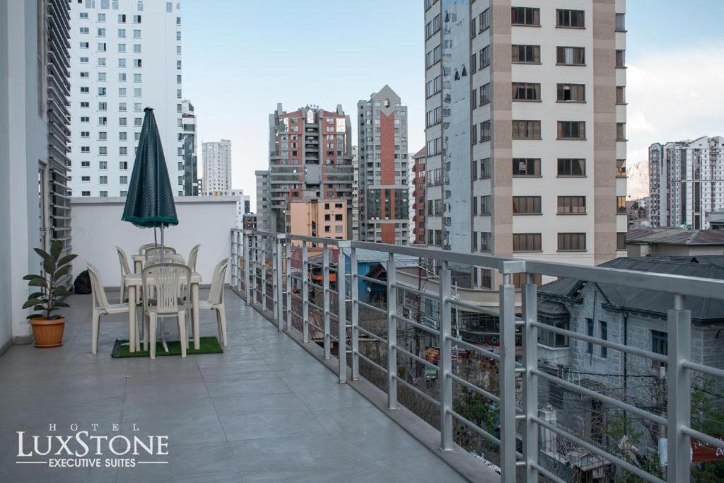 Luxstone Executive & Suites ลาปาซ ภายนอก รูปภาพ